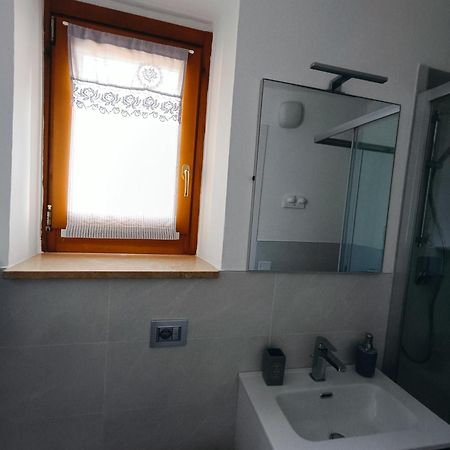 Casa Lisetta, 3-Room Apartment With Lake View Torri Del Benaco Extérieur photo