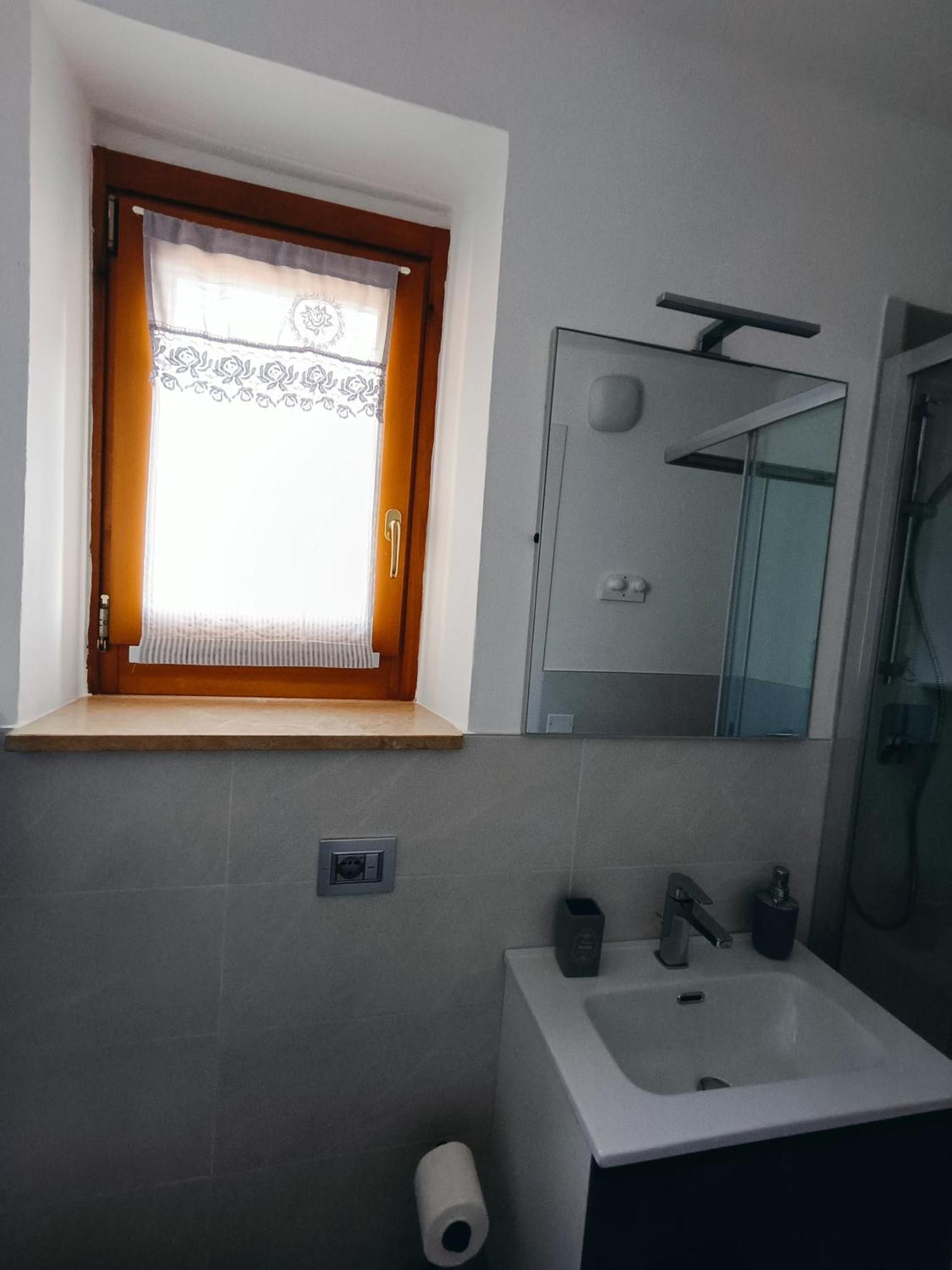Casa Lisetta, 3-Room Apartment With Lake View Torri Del Benaco Extérieur photo